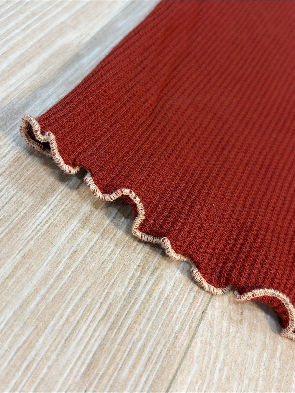 Rust Contrast-Trim Ribbed Lettuce-Edge Crop Top - Picture 3 of 7